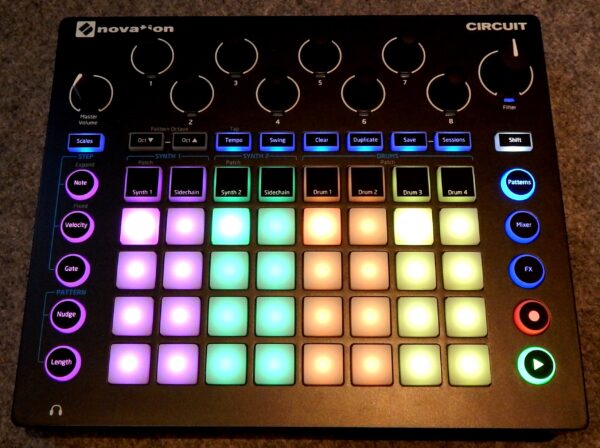 Novation «Circuit» Groovebox