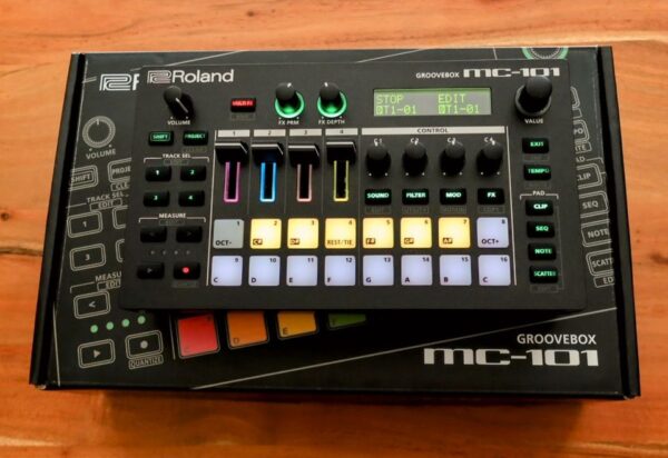 Roland MC-101 Groovebox