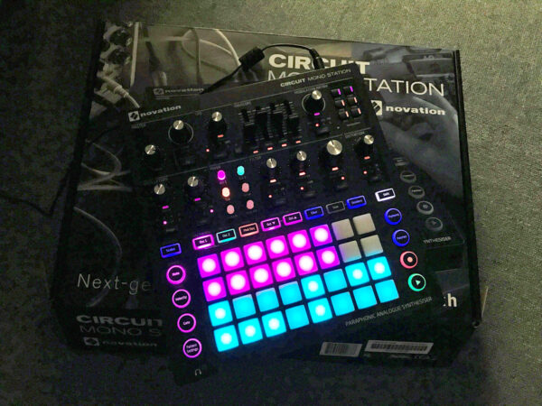 Novation Circuit MonoStation Analog Bass Paraphonic Synthesizer