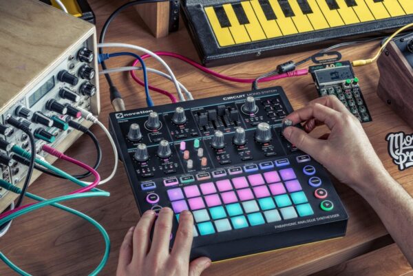 Novation Circuit MonoStation Analog Bass Paraphonic Synthesizer