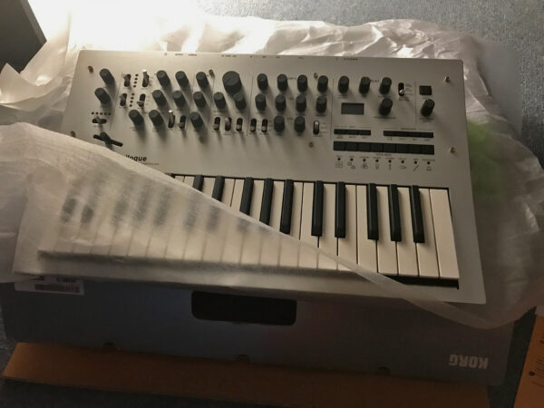 KORG minilogue silver