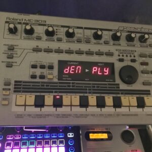 Roland MC-303 Groovebox Legende