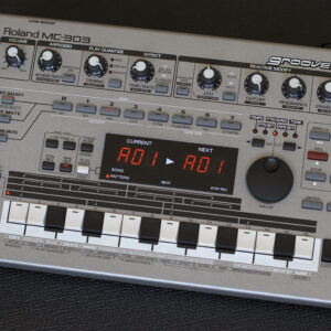 Roland MC-303 Groovebox Legende